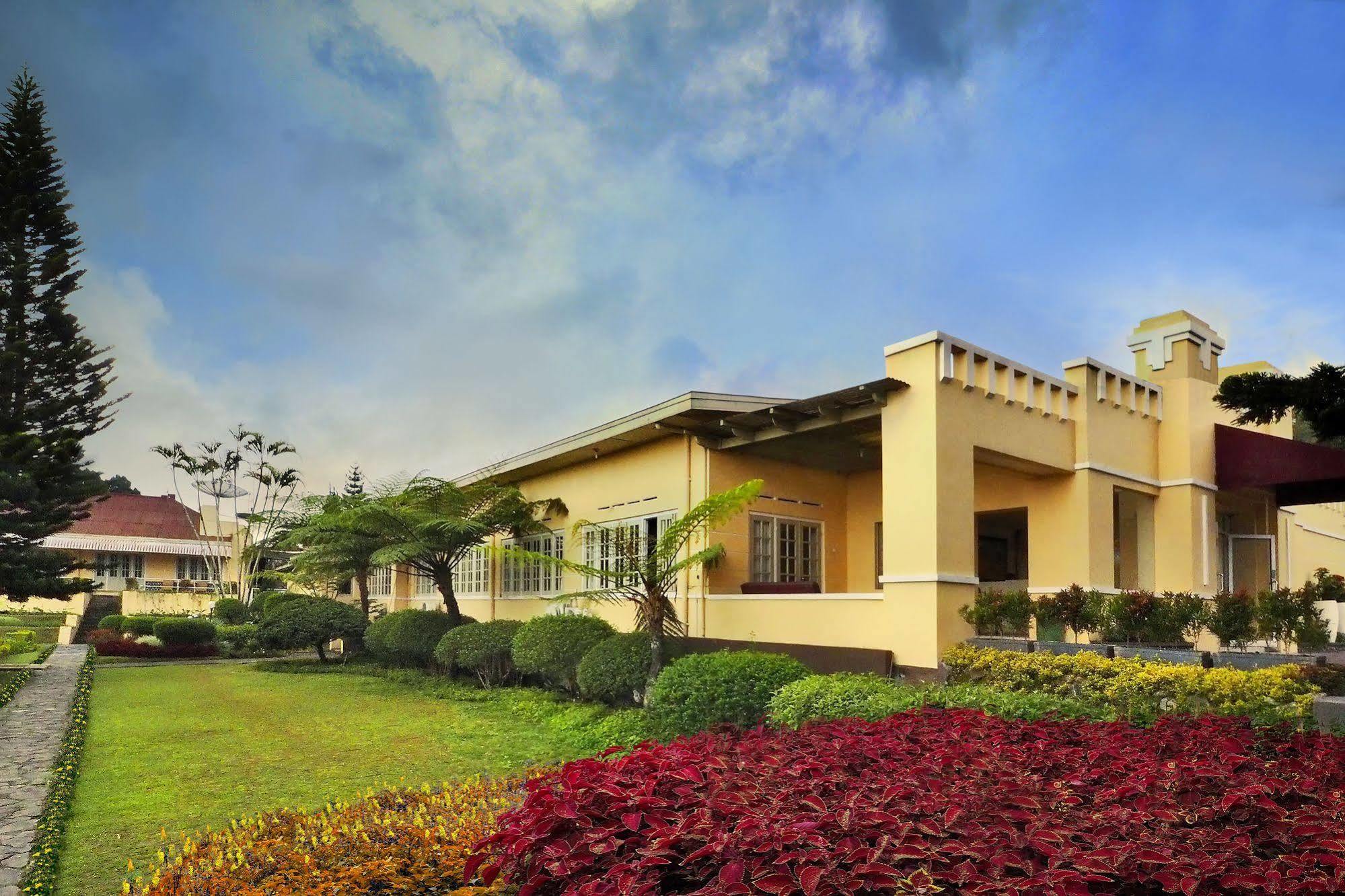 Hotel Indah Palace Tawangmangu Exterior photo